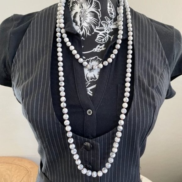 Howlite Hand Knotted 58" Flapper Length Beaded Necklace Gorgeous Vintage - Picture 9 of 14